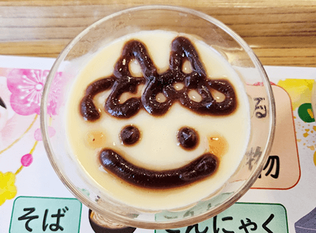 鬼のイラストが描かれた豆乳プリン